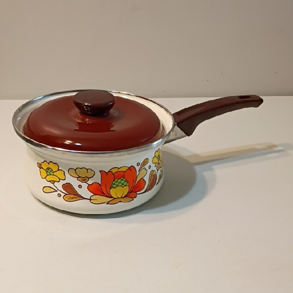 Vintage Country Flower Enamel Saucepan with Brown Lid Cottagecore